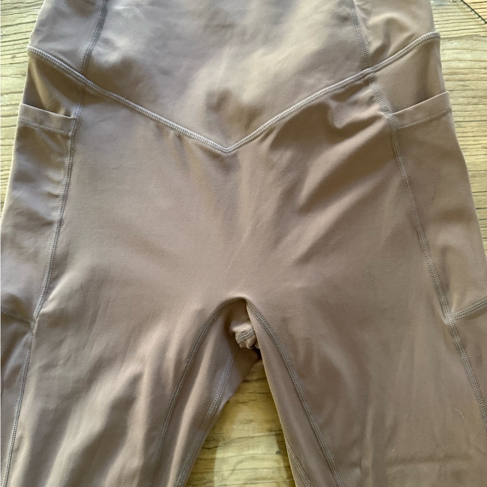 Halara UltraSculpt High Waisted Tummy Control Scrunch But Lifting Pocket Legging - Picture 5 of 6